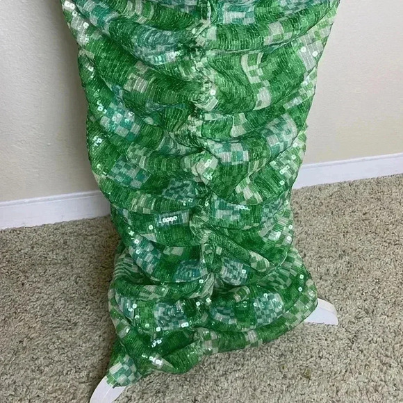 H:ours - Strapless Sequin Maxi Dress - Picture 3 of 8